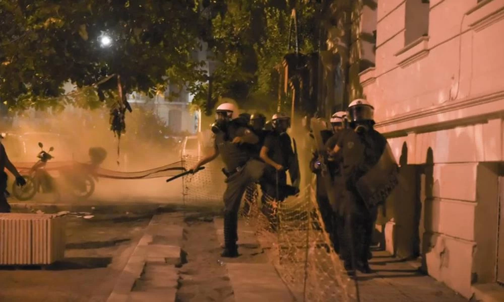 Θεσσαλονίκη: Μολότοφ και δακρυγόνα μεταξύ αστυνομικών και διαδηλωτών